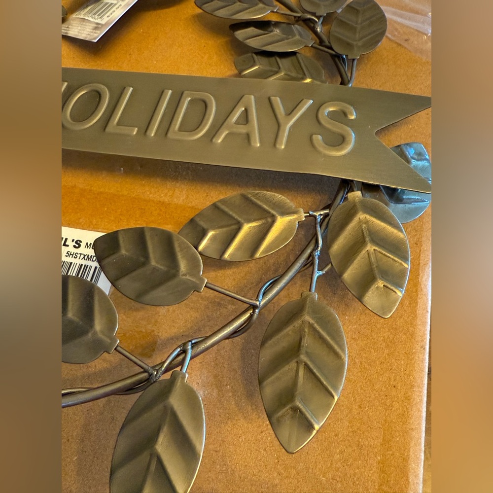 St Nicholas Square Kohls Elegant Holiday Wreath with metal stand - Picture 2 of 7